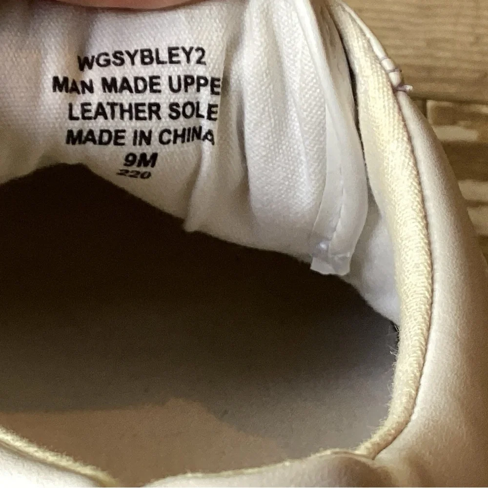 GUESS Lace Up Quilted Pattern White Sneakers Shoes Women’s 9